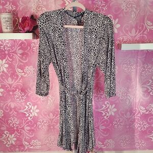 Rene Rofe Black and White Leopard Print Robe